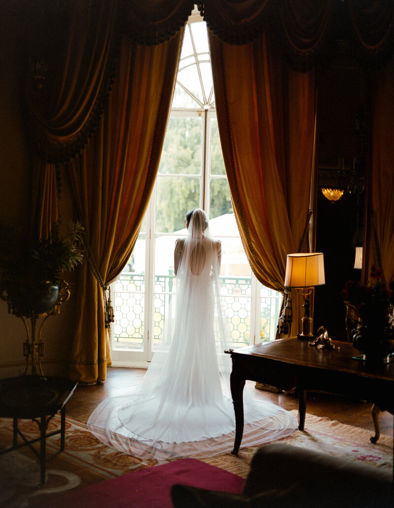 Luxury bridal portrait at Sezincote, Cotswolds