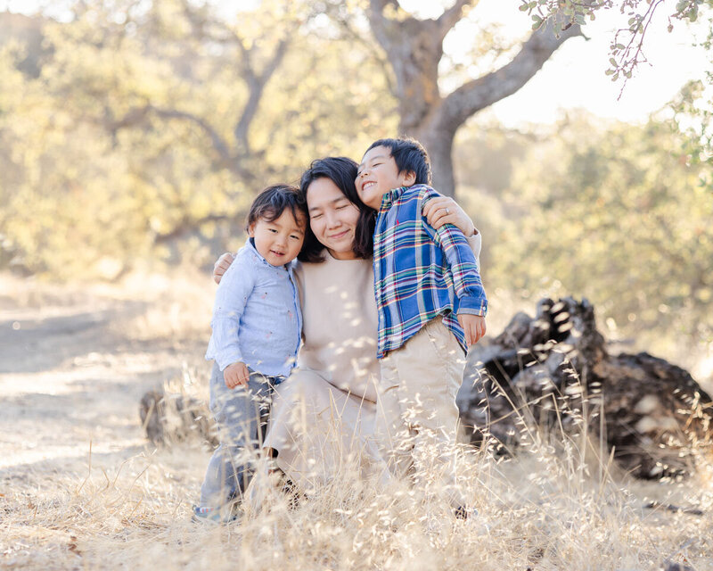 mother-sons-hug-photoshoot-oakgrove-san-jose
