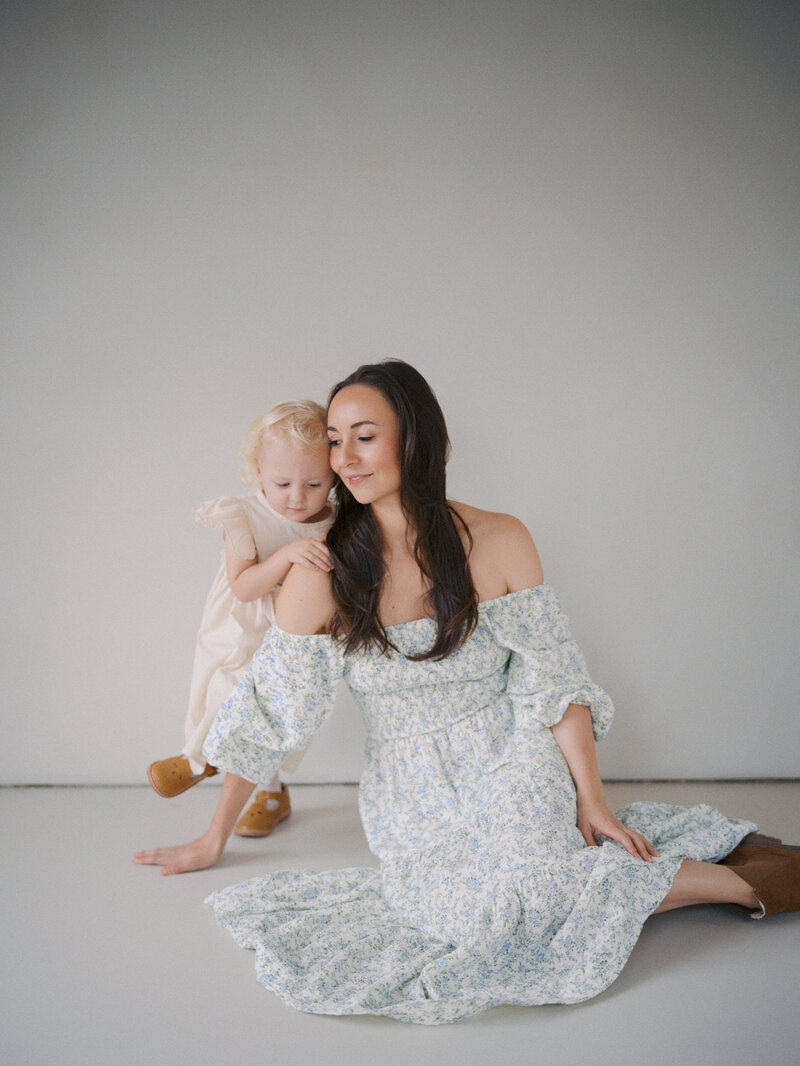 Motherhood Session in Studio_Vancouver family photographer_45