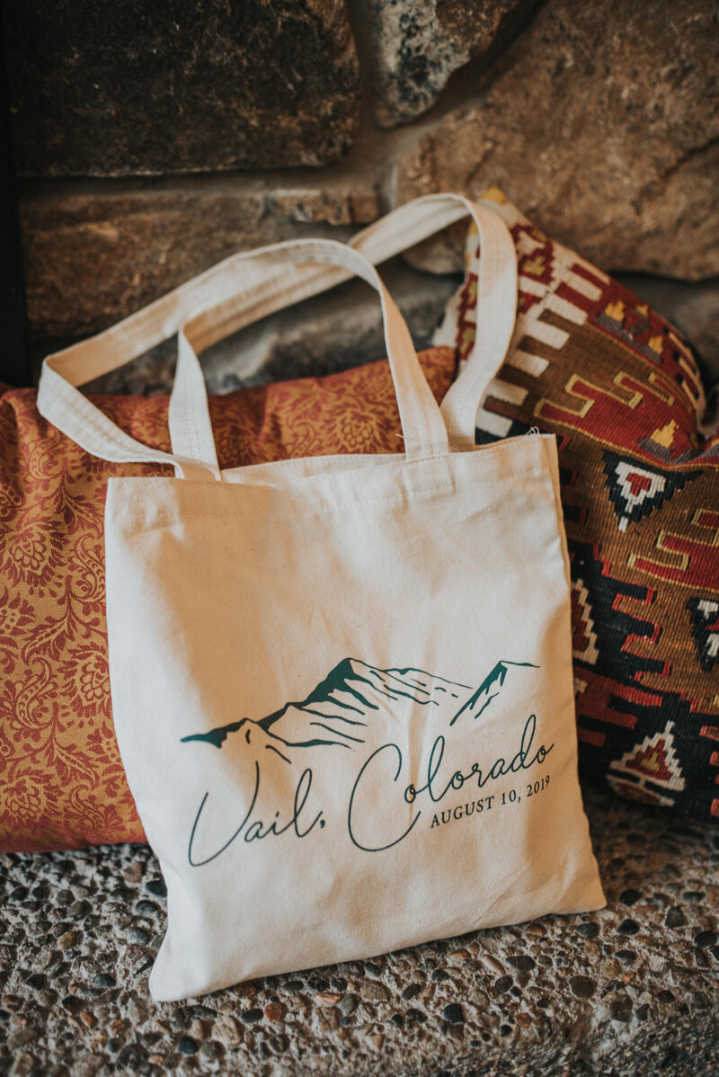 custom mountain welcome bag