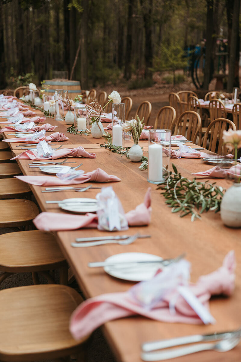 outdoor-wedding-reception-table