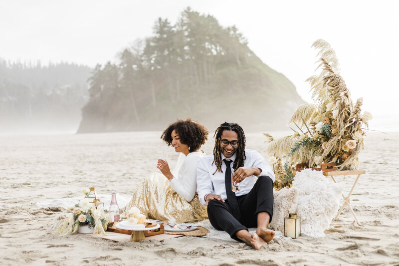 Oregon-beach-elopement-picnic