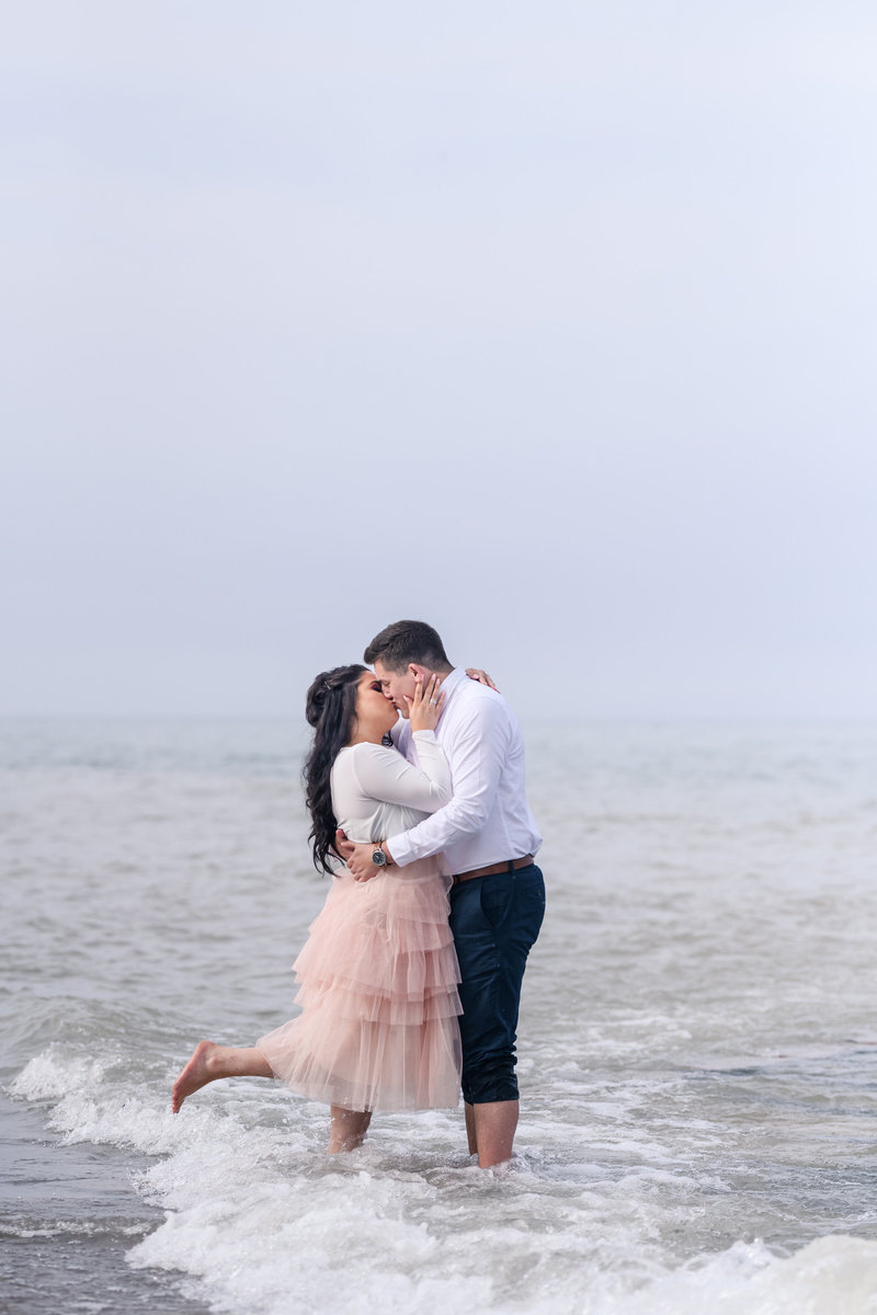 atwater-beach-engagement-milwaukee-the-paper-elephant-029
