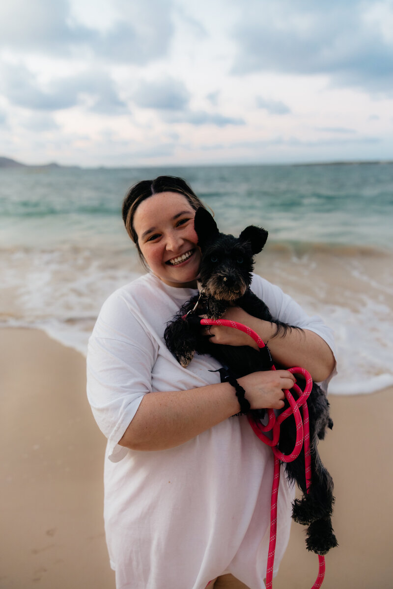 Lexi Rae and her dog on a Hawaii beach — behind the lens of Lexi Rae Photo