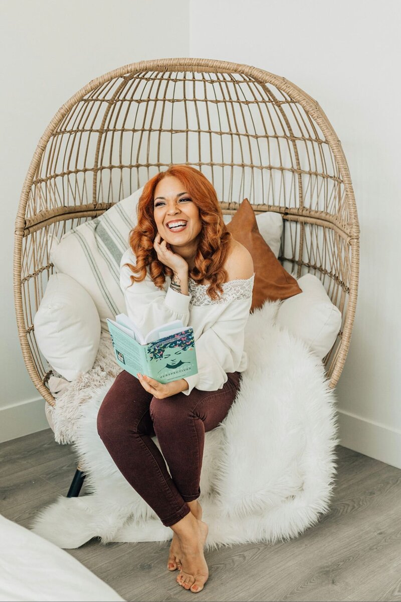 Lic. Psychotherapist. Best-selling Author. Speaker. Story Midwife. Mom