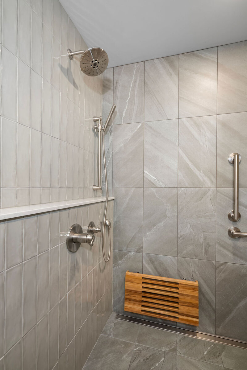 modern-tiled-shower