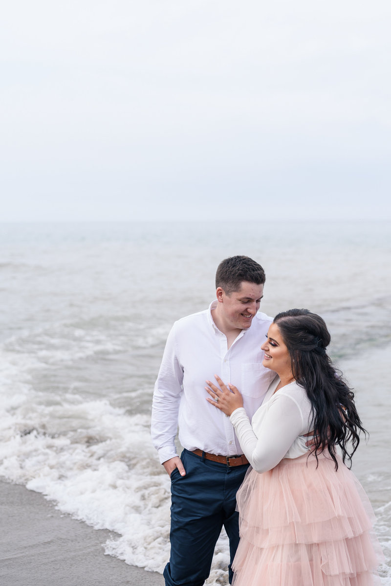atwater-beach-engagement-milwaukee-the-paper-elephant-031