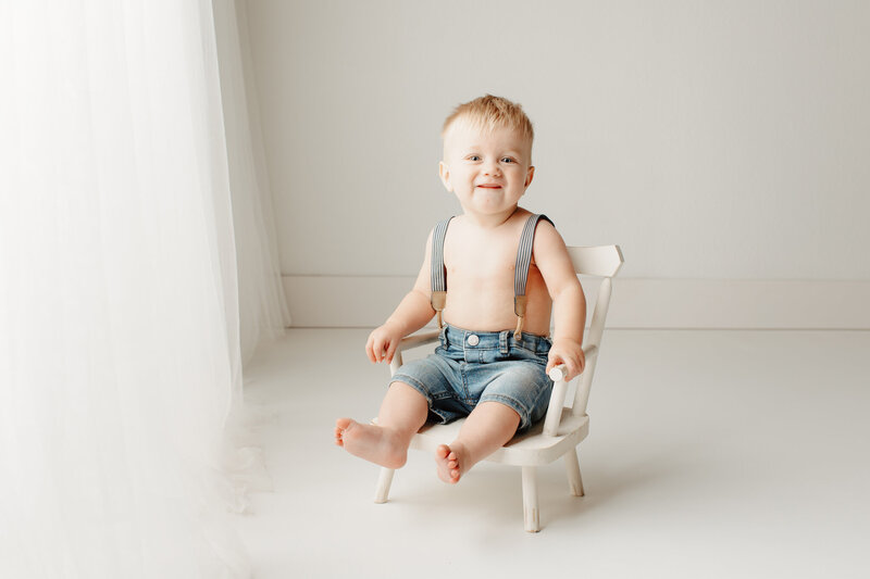 Lowell Arkansas cake smash photographer, cake smash photos near me Lowell AR, 1st birthday photographer Lowell AR