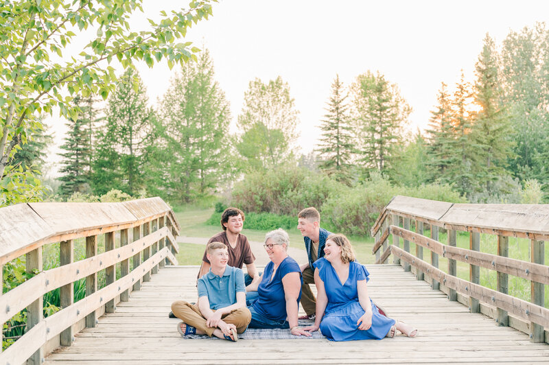 Family Photoshoot with older teenaged kids