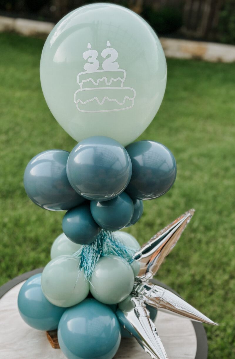 Small table tower with blue and silver balloons.