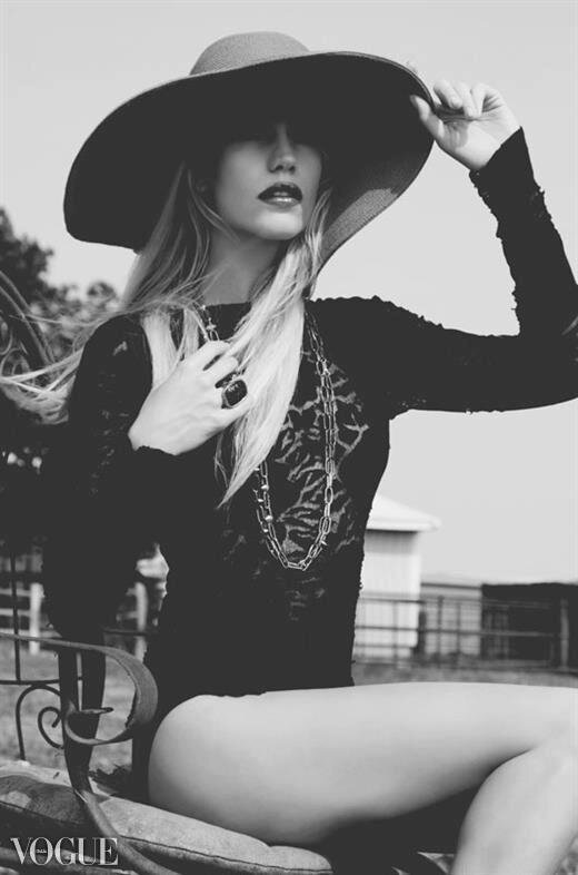 Edie_O'Brien _Styles_VOGUE_lace bodysuit