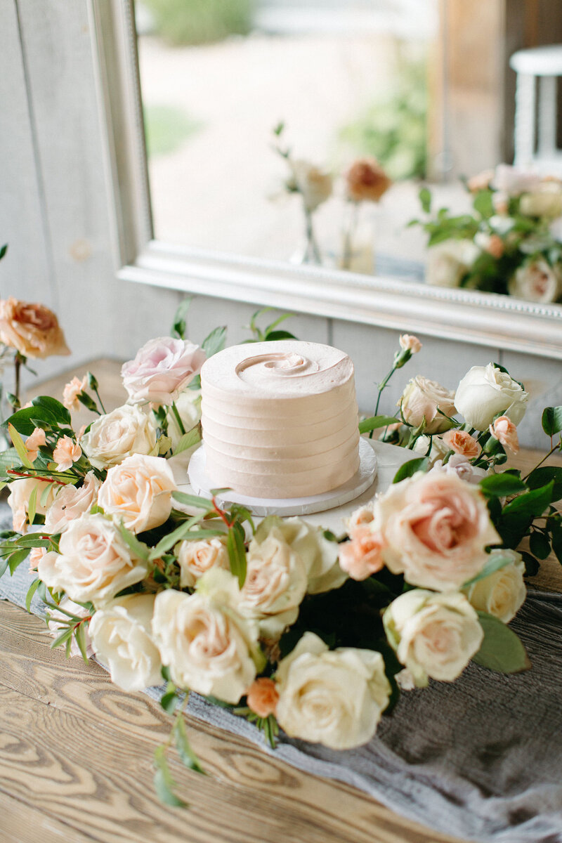 Cutting Cake Flowers | Evermore | Frid Events | Brittany Frid | Ottawa Florist