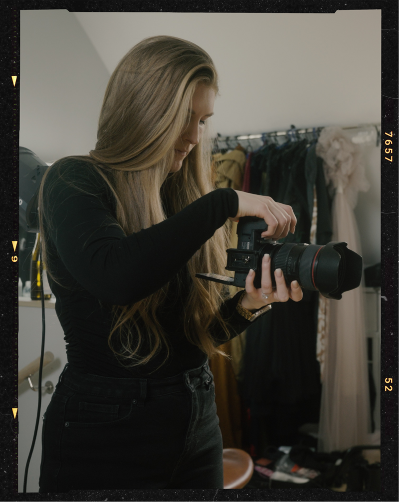 Behind the scenes photo of an empowering portrait session of a woman in a yellow suit in Helena Kristianssons Stockholm Studio