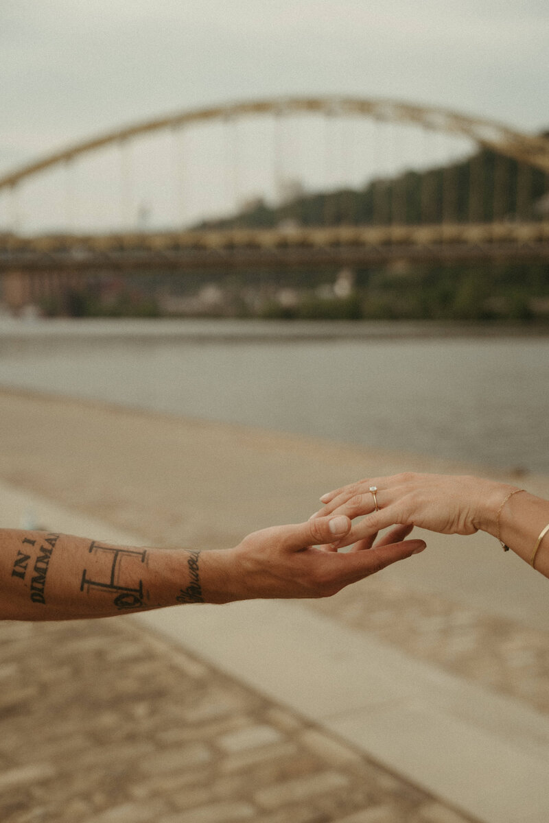 Intimate couples photo shoots that preserve how your love feels candid, playful, and deeply personal across city rooftops, forests, or coastlines.