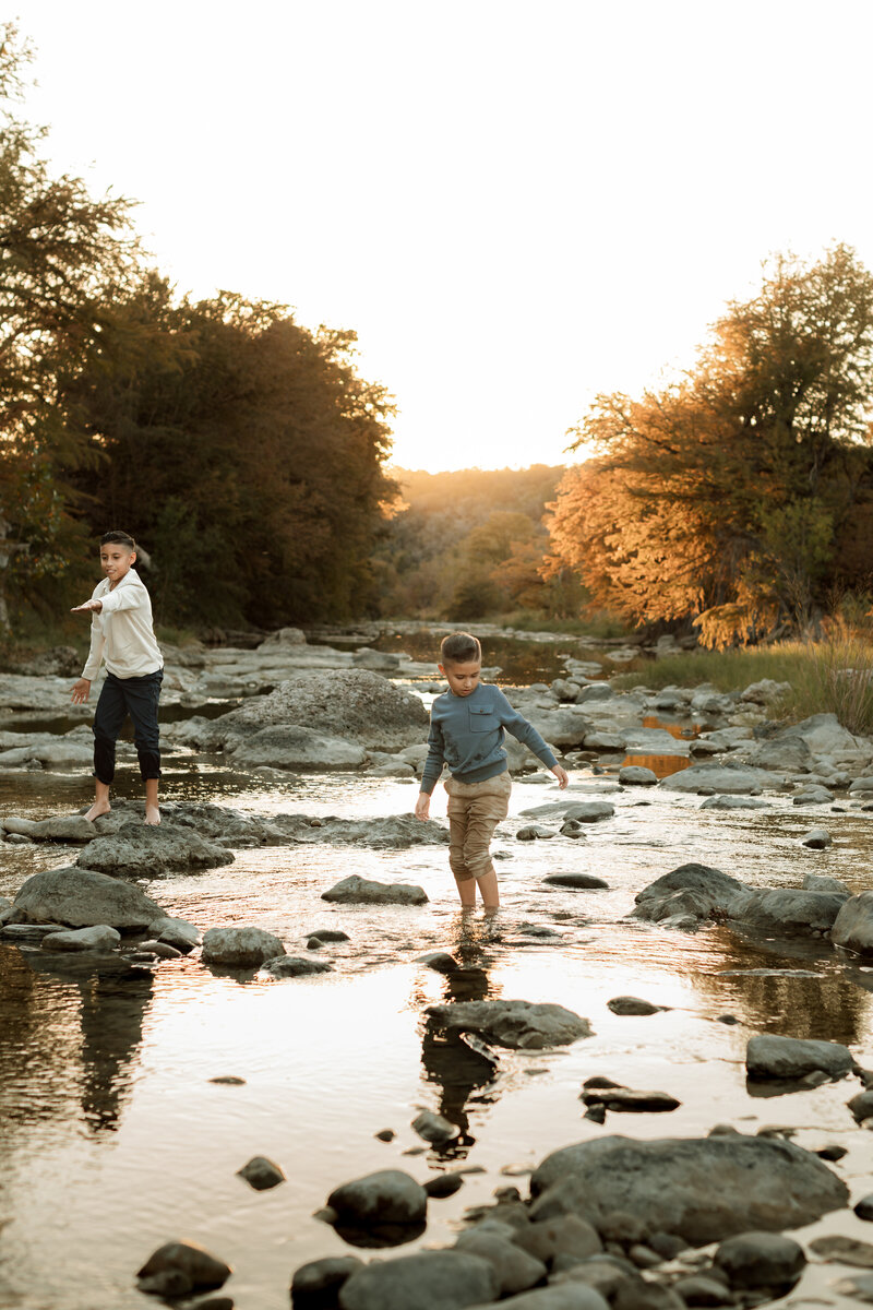 Pedernales-Falls-Family-Photographer