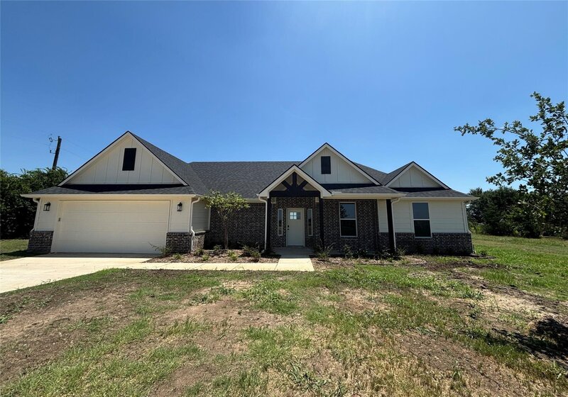 Newly built 3-bedroom home in Valley View, Texas with 2 bathrooms and a 2-car garage
