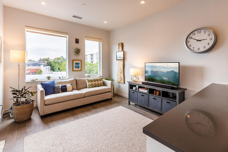 1300 N Ogden Street-012-022-Family Room-MLS_Size