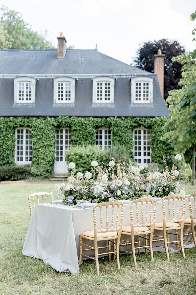 table set up wedding royal garden