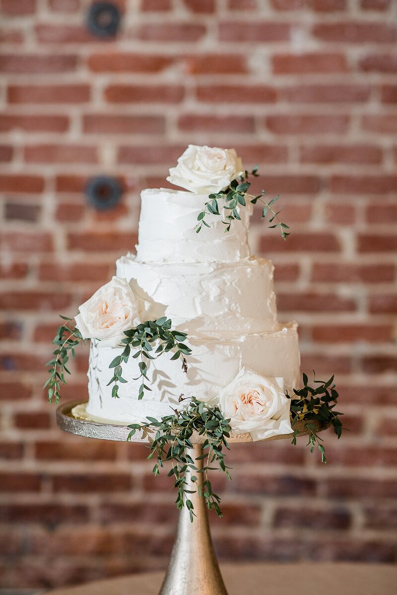 wedding cake by Knoxville Wedding Photographer, Amanda May Photos