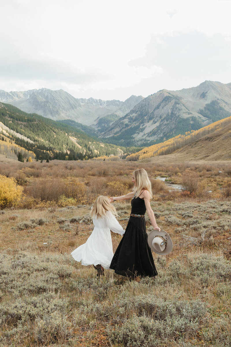 Caitlin-Grace-Aspen-Wedding-Photographer-Destination-Wedding-Photographer-Maui-Photos--Family025
