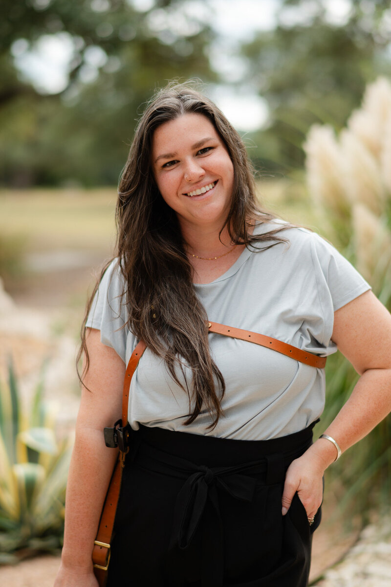 elopement photographer shin deep in the rio grande