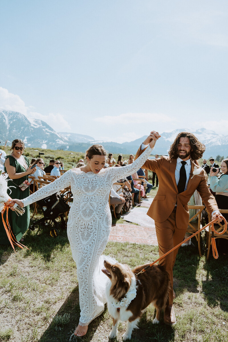 Intimate Mammoth Lakes Wedding Ceremony at Sierra Meadows Ranch photographed by Vivian Fox Photography. Southern California Wedding & Elopement Photographers Near Me | Vivian Fox Photography