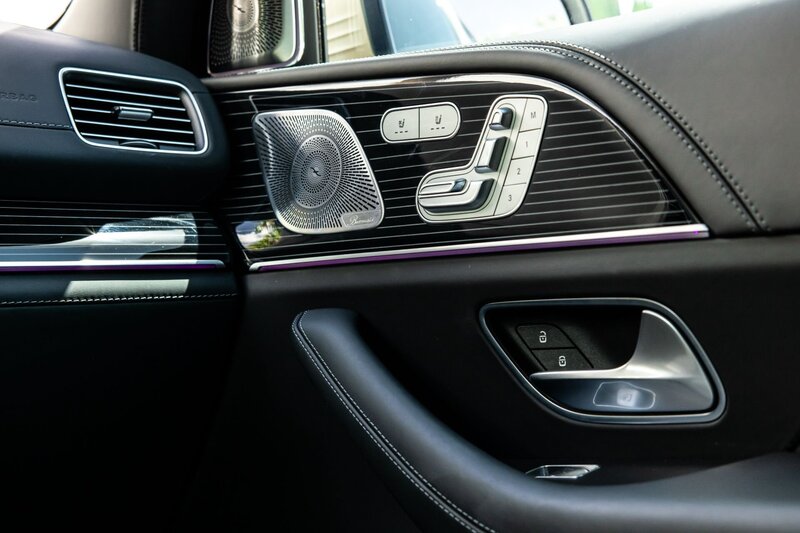 mercedes-maybach-gls-600-kalahari-gold-black-for-rent-in-miami-017
