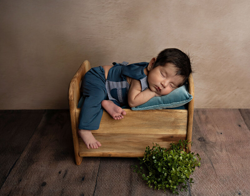 newbornbabyboynewfamilynewbabybestphotographertudiofamilybirthdaynewbornboyamilynewborngirlfirstbirthdayportraiturephotographystudioportraitsnewborngirlboyfamilyEvaMaganaPhotographychildphotographer (40 of 41)
