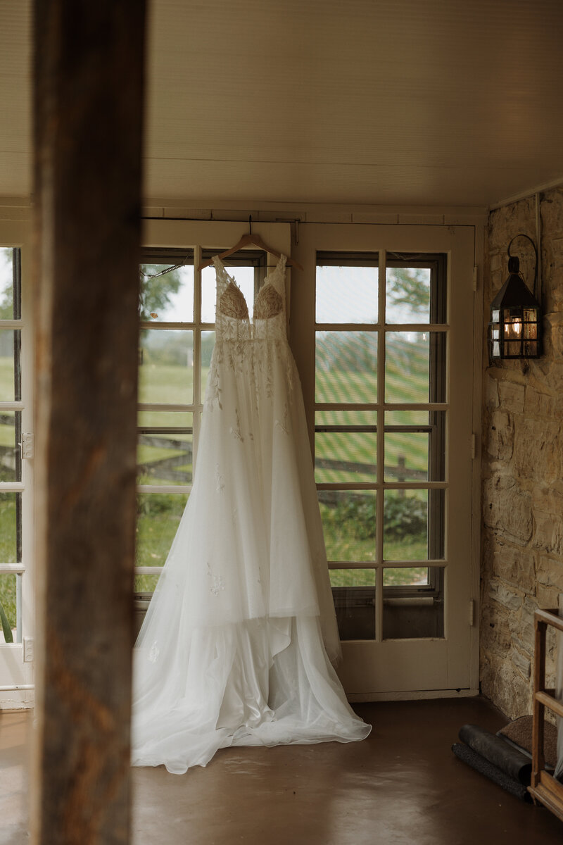 The Venue At Mason Du Lac Pacific, Mo wedding venue dress detail photos