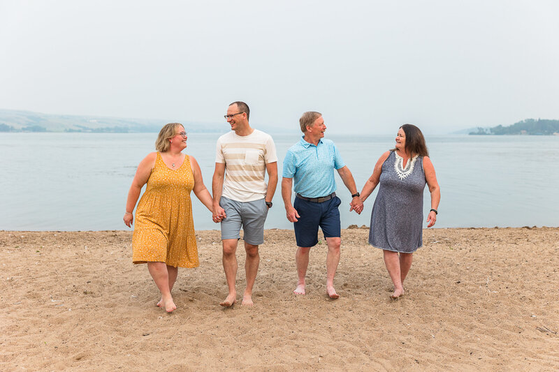 2024-krystal-moore-photography-buffalo-pound-beach-mini-with-parent-11