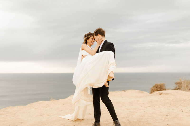 bride and groom at southern california cliffside wedding