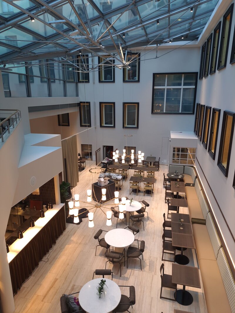 Minne Gardenin ravintolatilat valmiina. Kuva ruokailusalista