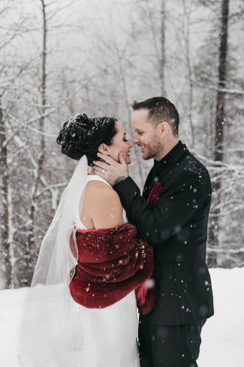 Winter Snowy Wedding in Spokane Washington - Clara Jay Photo_-3