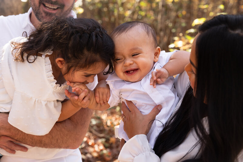 LightCreative_202411_FredericAranya_RaleighFallMiniSession_MillBridgeNaturePark_RaleighFamilyPhotographer_007_blog