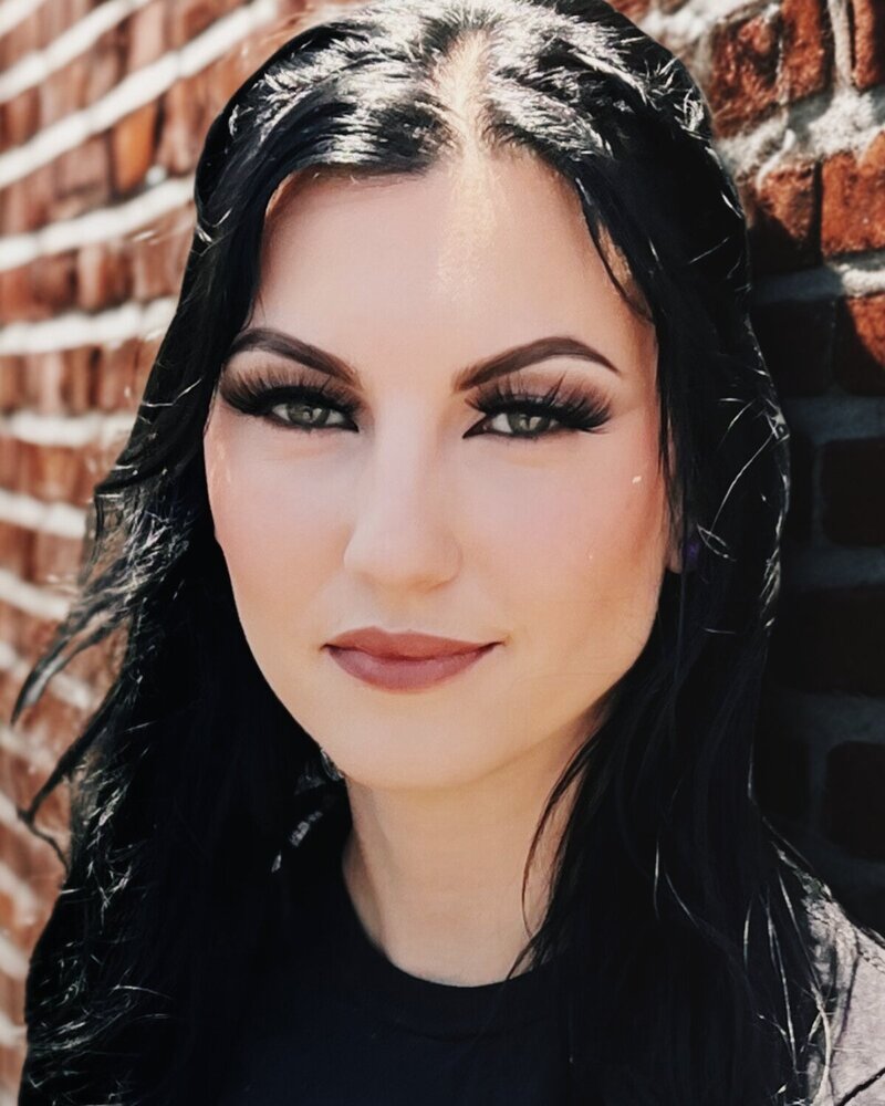 Makeup look featuring smoky eyeliner, bold lashes, and sculpted brows—perfect for evening glam and special events.