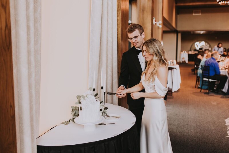 canmore-wedding-at-the-malcolm-hotel-34