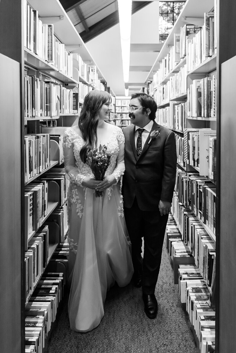 Bride-and-Groom-married-in-Marin-County,-Mill-Valley-surrounded-by-a-Redwoods-and-including-dried-flowers.-Shot-by-Brooke-Foster-Photography..jpg (25)