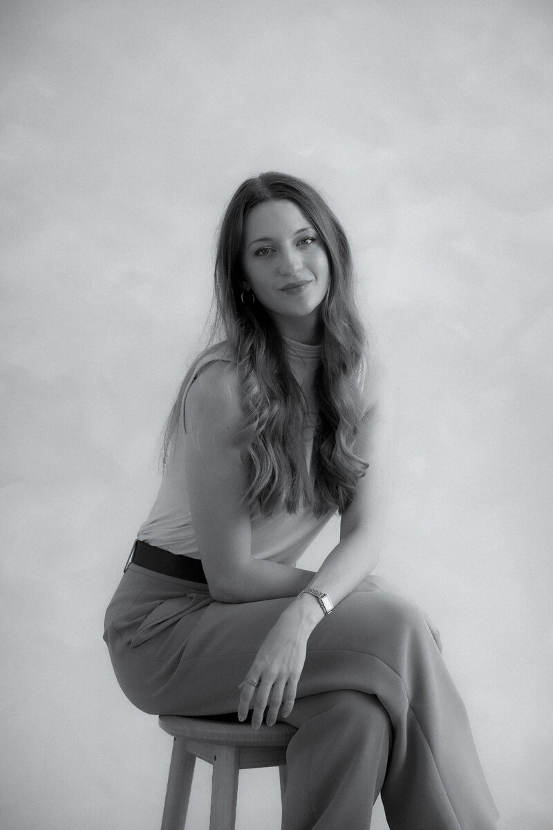 Georgia Sheridan, NJ wedding photographer holding camera for a self portrait