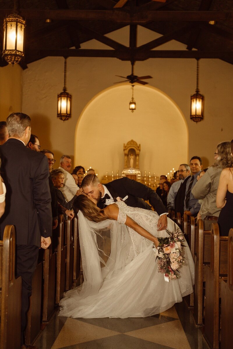 ceremony-kiss-chapel