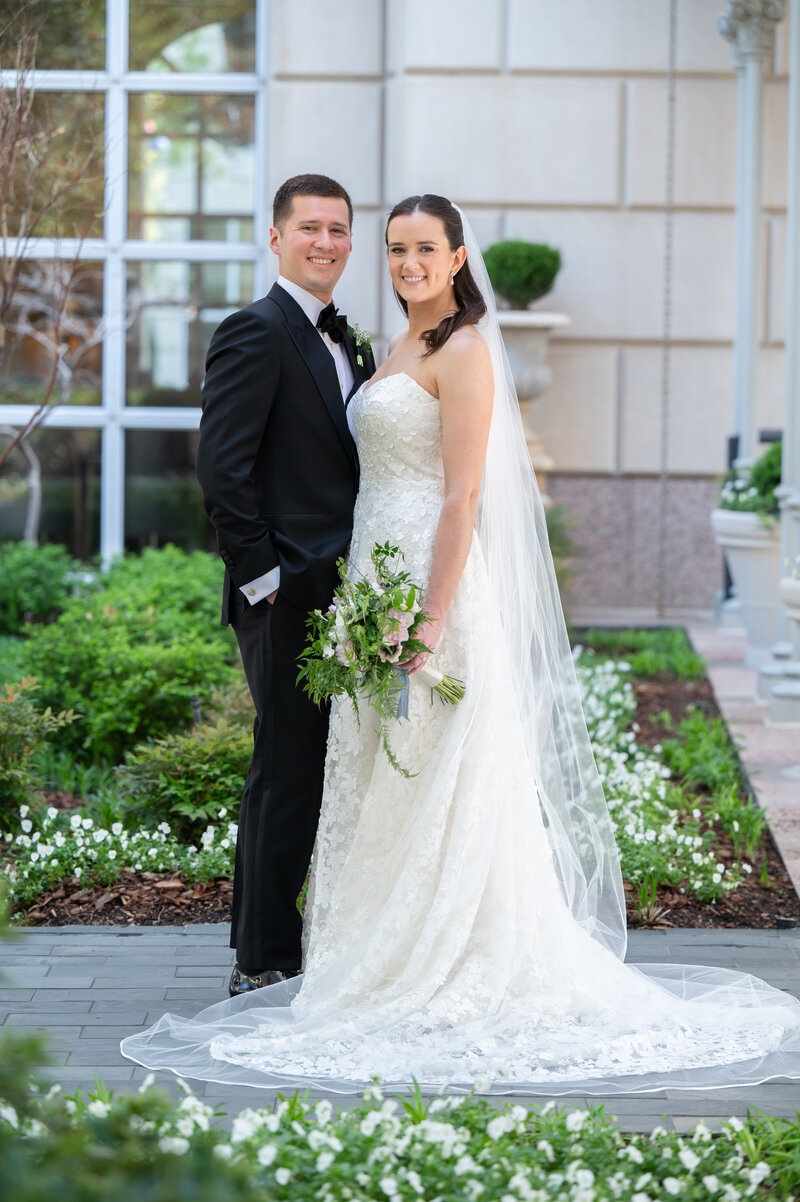 Bride and groom pictures outside of Union Station Dallas