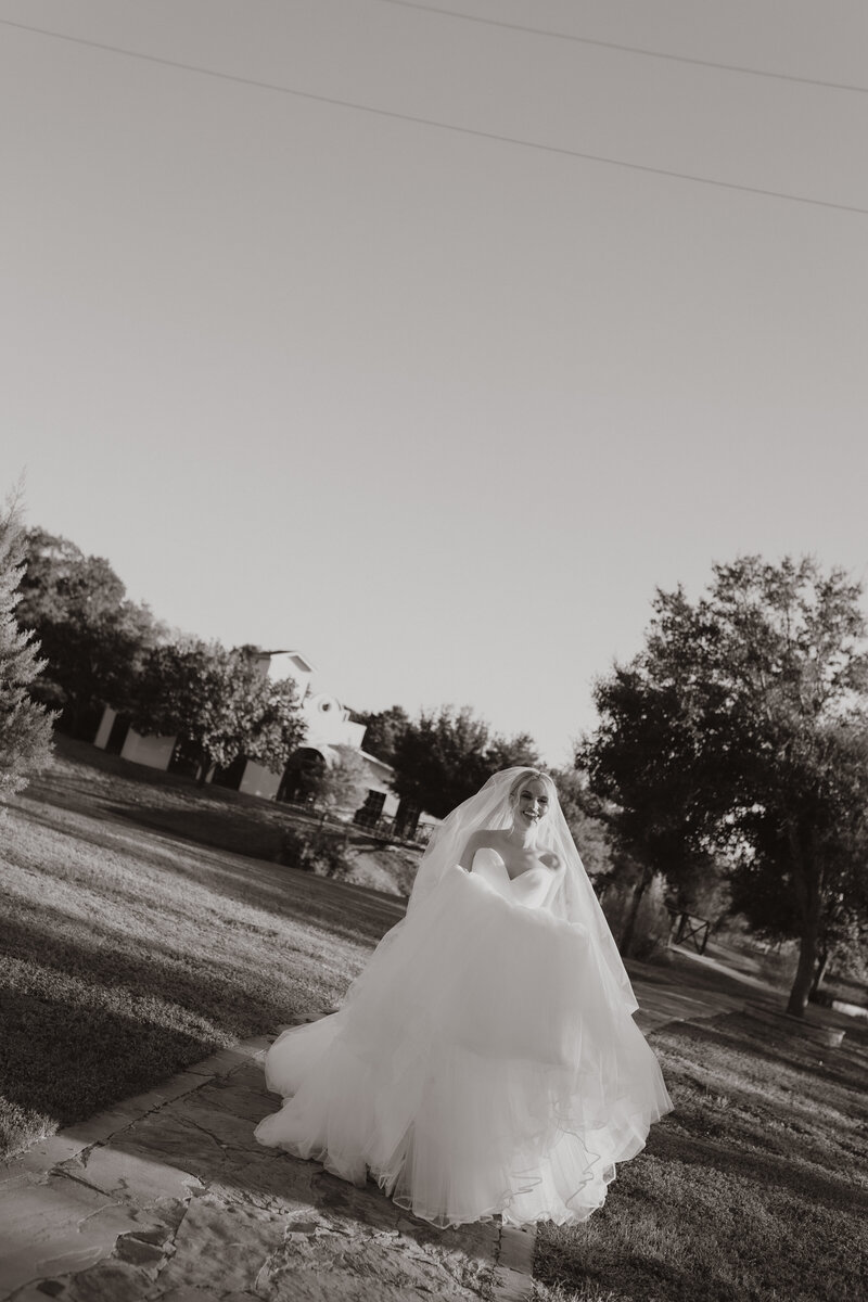 Photos by Tia is a wedding, elopement, engagement, and creative session photographer based in Austin, Texas. She offers both digital and film photography services.