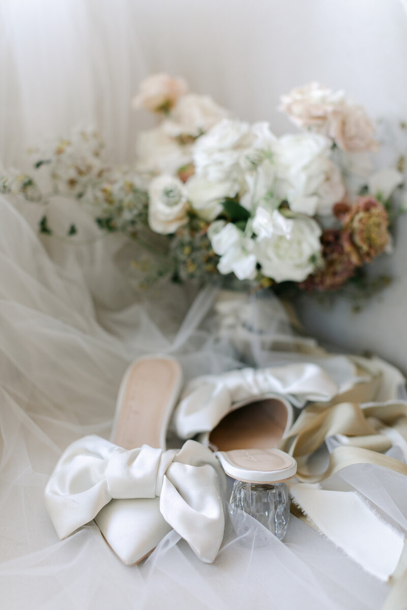 wedding-heels-with-bows