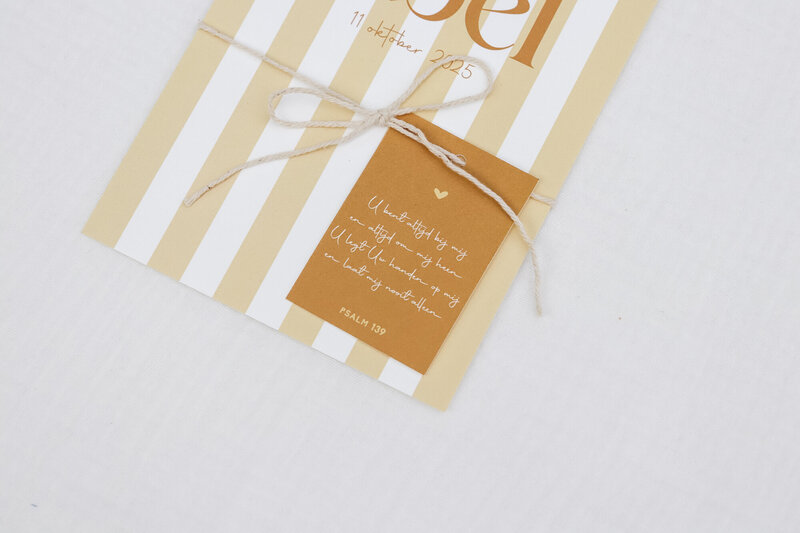 Geboortekaartje-met-streepjes-geel-en-cognac-Abel-14