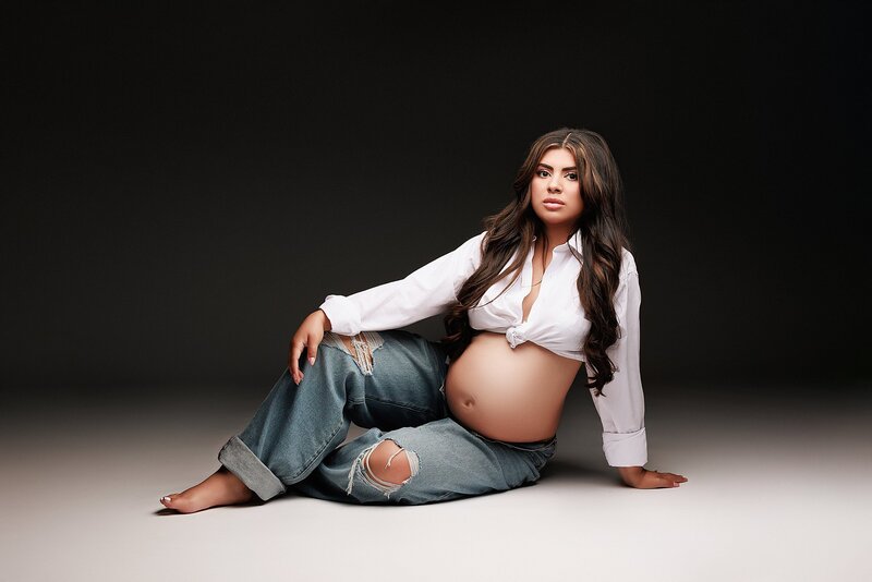 top atx photographer photographs studio maternity photoshoot