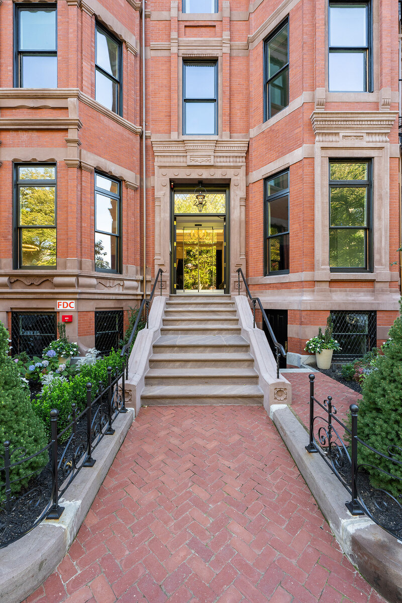 262 Commonwealth Avenue Entry