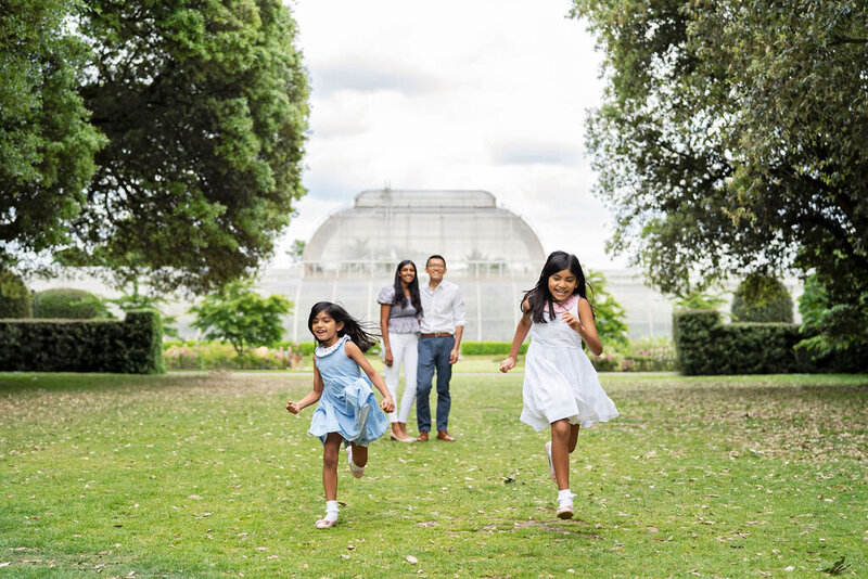 Outdoor family shoot in Kew Gardens