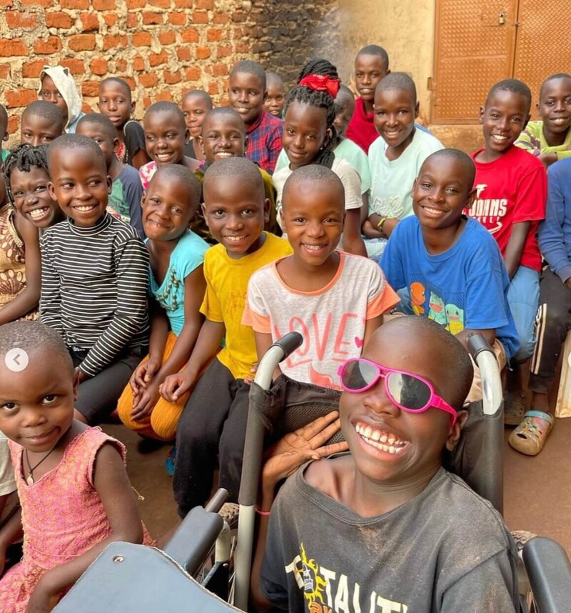 Pomp parties gives back