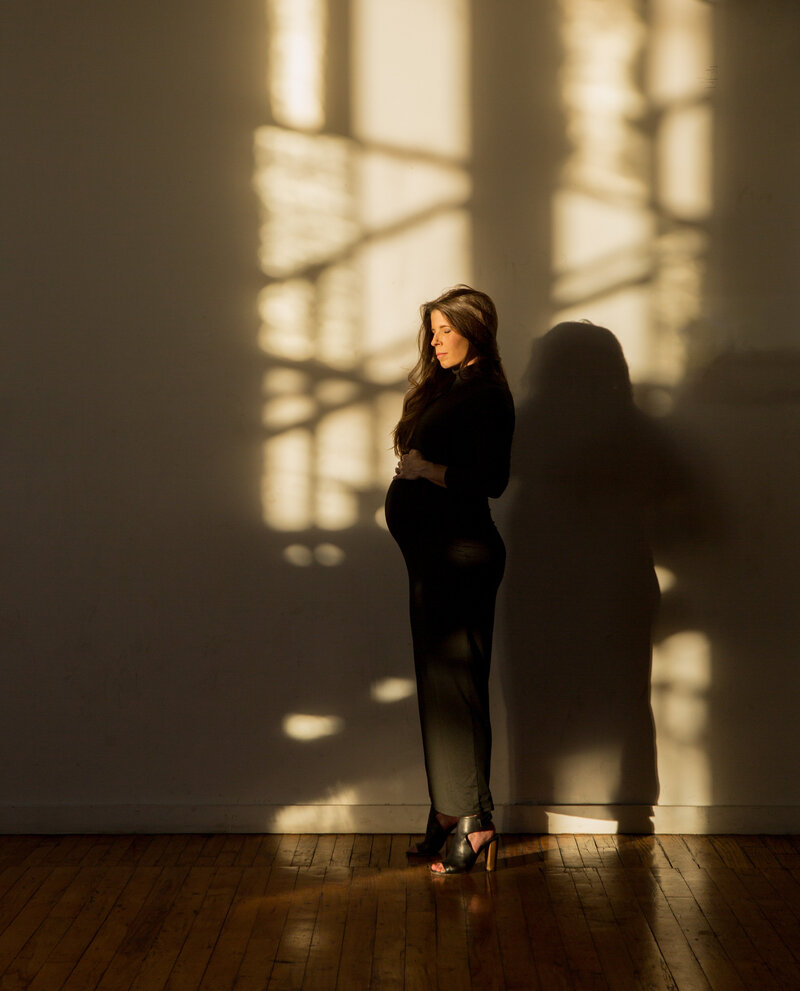 modern-minimal-pregnancy-photo-shadowplay
