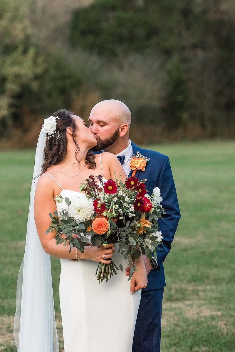 wedding-kiss-murfreesboro-tennessee