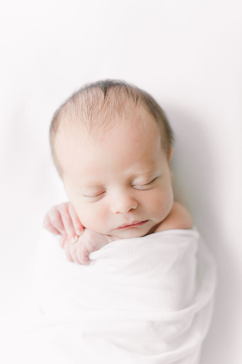Simple unposed newborn photo shoot in Arkansas.